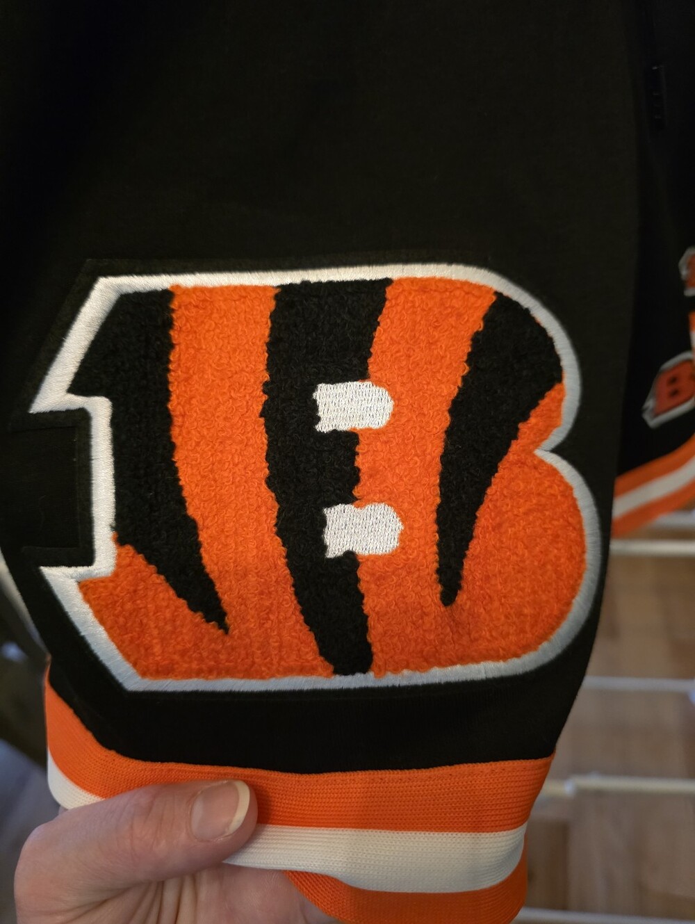 Mens Cincinnati Bengals Shorts. Brand New Size Medium - Picture 4 of 5